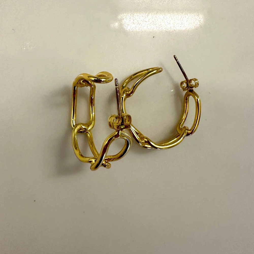 Gold linked chain hoops
